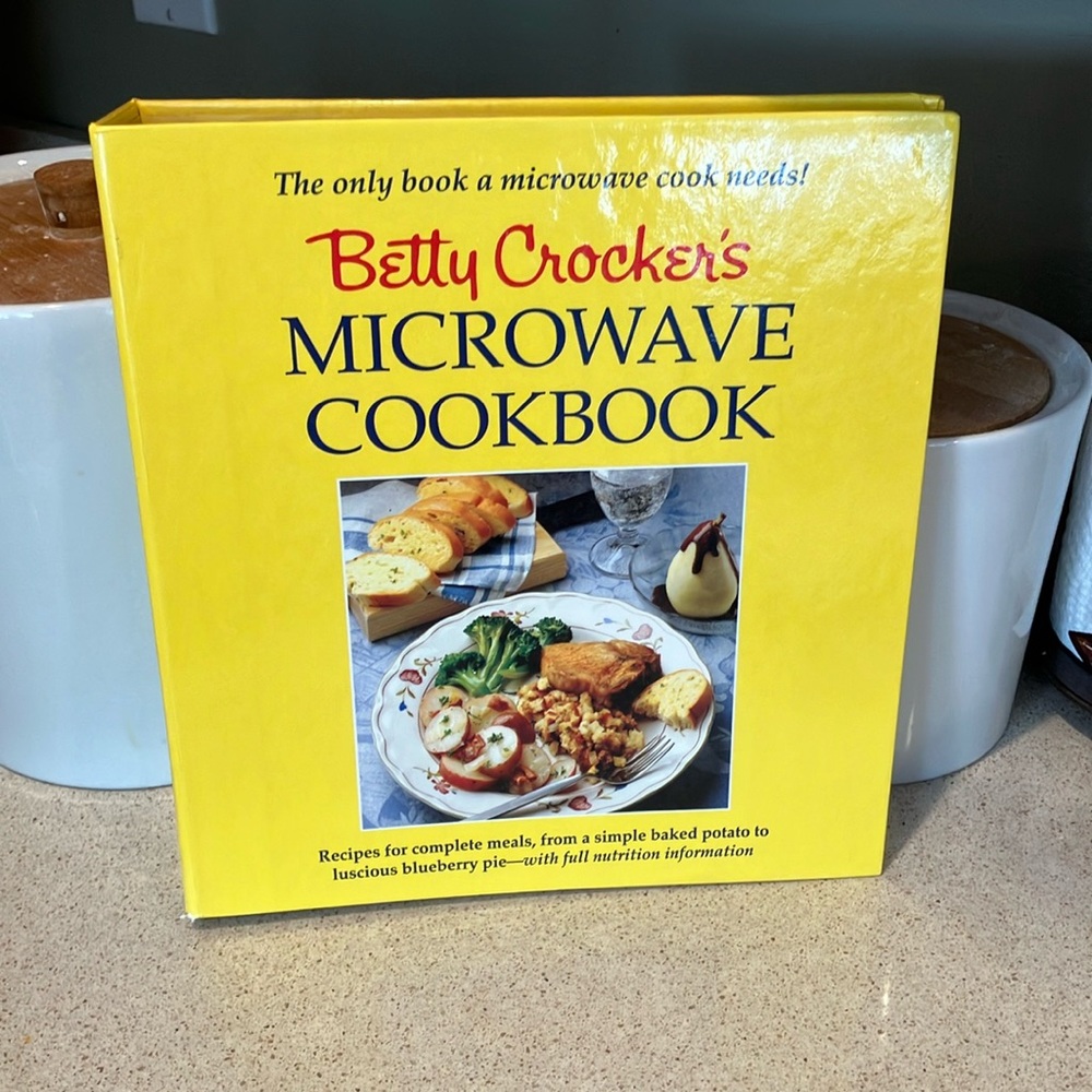Vintage Betty Crocker's Microwave Cookbook 5-Ring